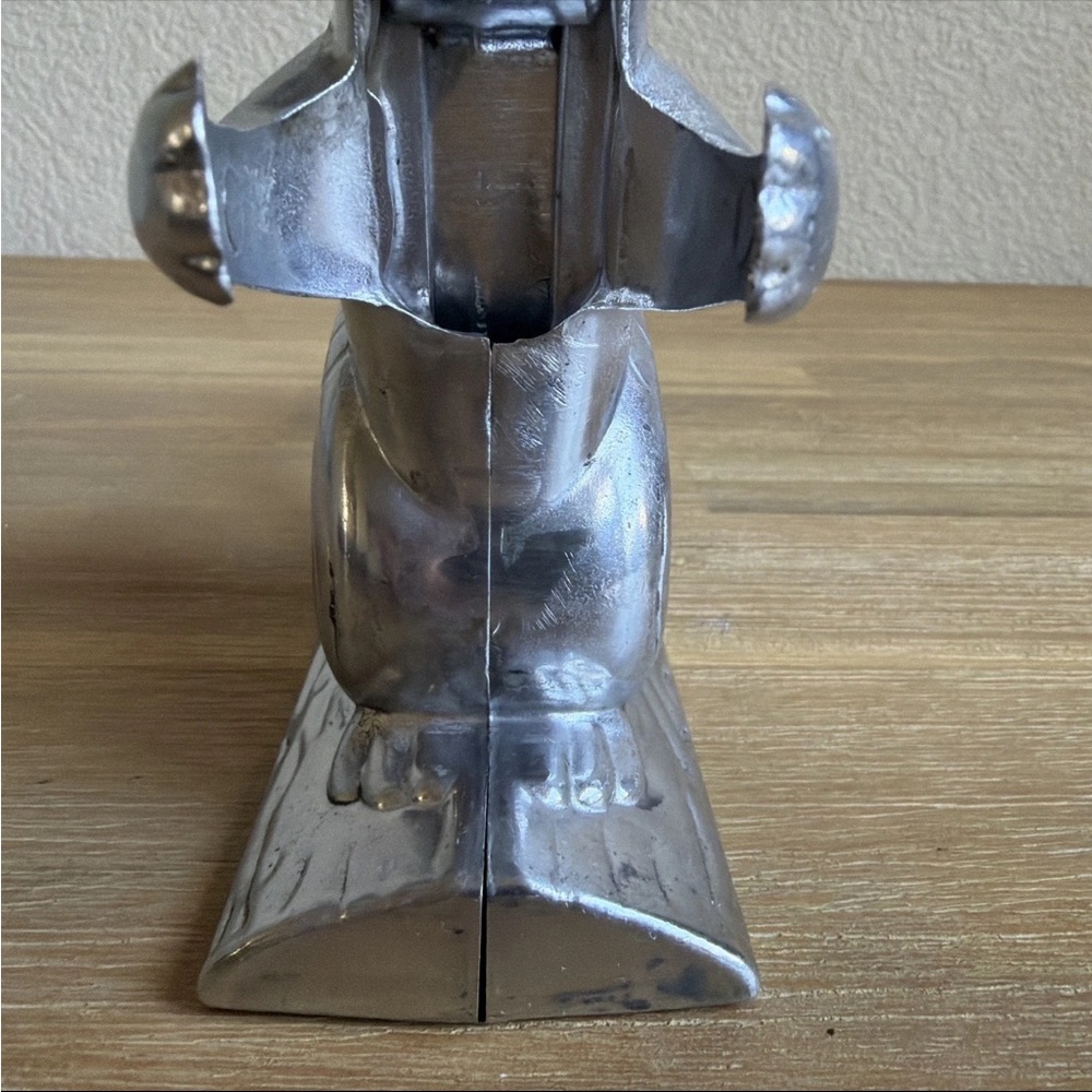 Vintage Nutcracker Squirrel on Log Aluminum Metal Figure Made In Taiwan - Picture 8 of 14